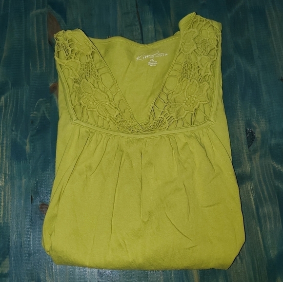 GREEN top with lace neckline 2X - Picture 4 of 4